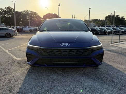 Used 2025 Hyundai Elantra Sport FWD image 2