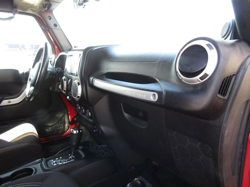 Used 2014 Jeep Wrangler Unlimited Sahara w/ Max Tow Package image 18