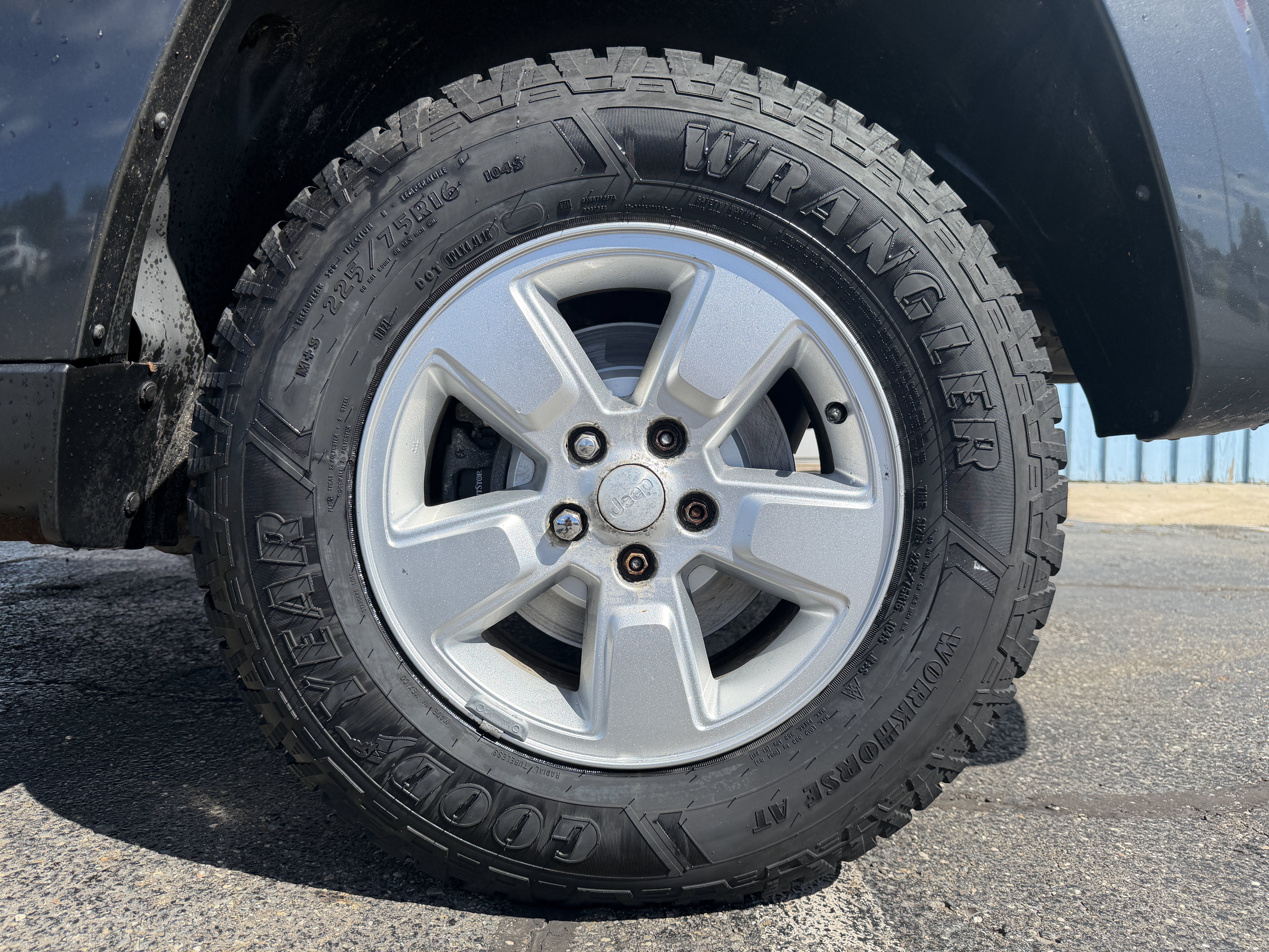 Used 2011 Jeep Liberty Sport w/ Popular Equipment Group AWD/4WD image 32
