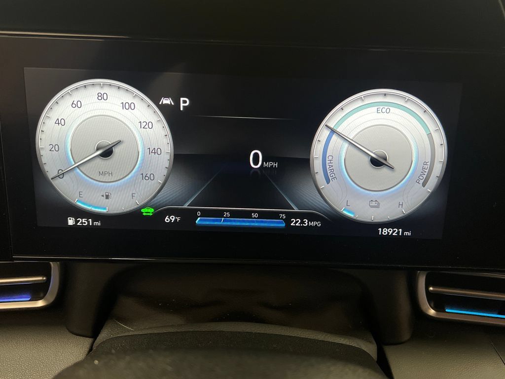 Used 2023 Hyundai Elantra Limited FWD image 17