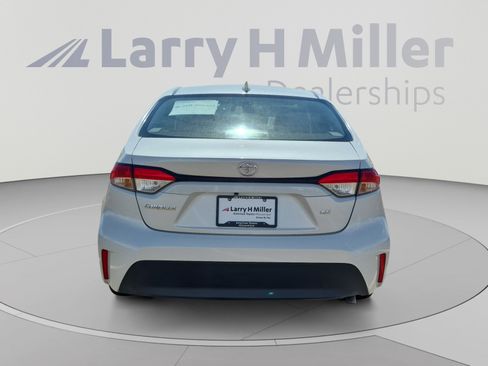 Certified 2025 Toyota Corolla LE FWD image 4