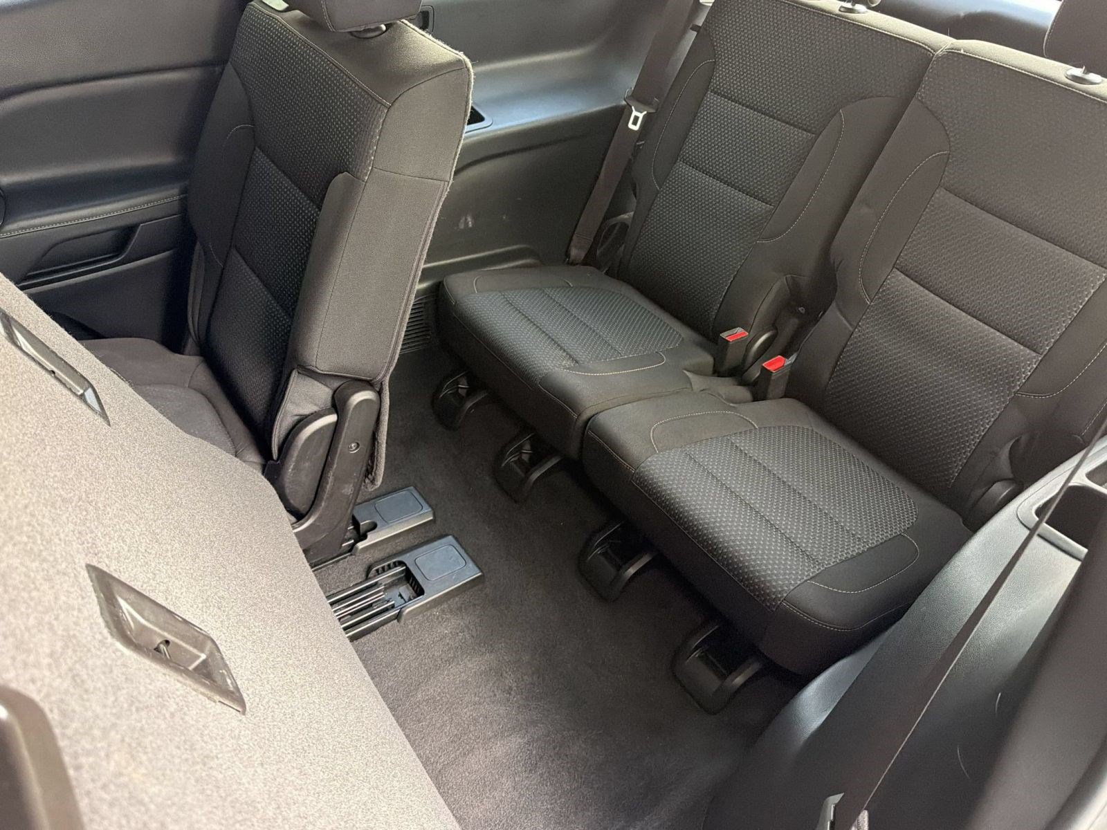 Used 2023 GMC Acadia SLE FWD image 25