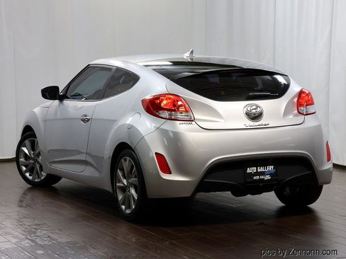 Used 2016 Hyundai Veloster FWD image 9