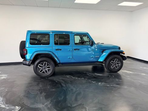 Used 2024 Jeep Wrangler Unlimited Sahara w/ Technology Group AWD/4WD image 21