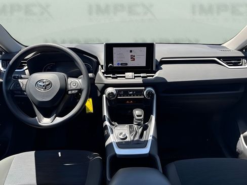 Used 2023 Toyota RAV4 LE AWD/4WD image 10