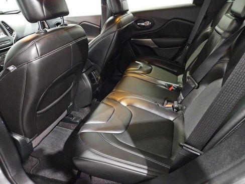 Used 2019 Jeep Cherokee Latitude Plus w/ Comfort/Convenience Group image 10