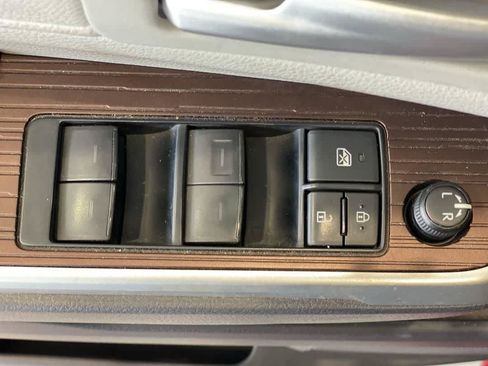Used 2021 Toyota Sienna XLE FWD image 16