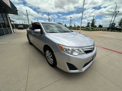 Used 2012 Toyota Camry LE FWD image 7