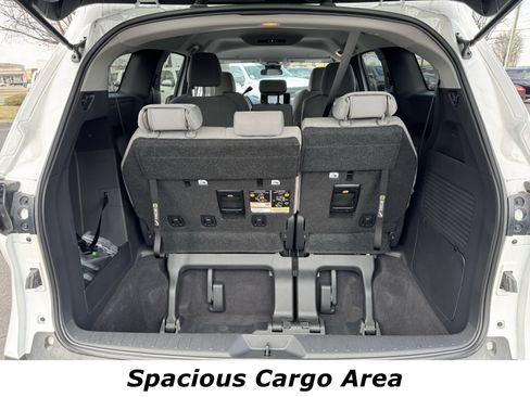 Used 2025 Toyota Sienna LE image 13