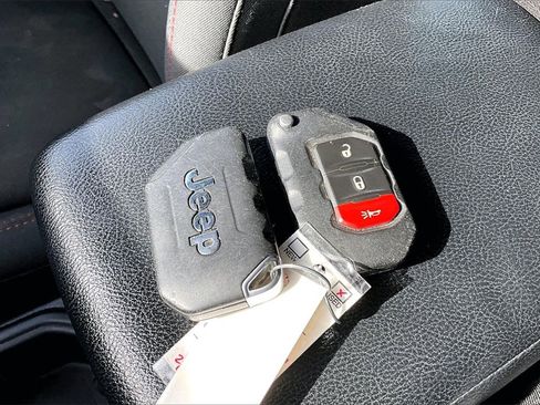 Used 2021 Jeep Wrangler Rubicon image 12