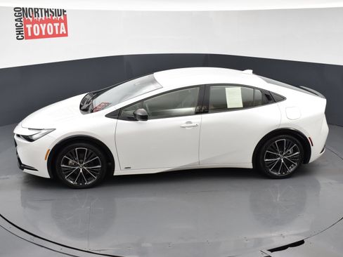 Used 2025 Toyota Prius XLE AWD/4WD image 19