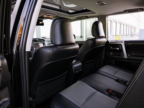 Used 2021 Toyota 4Runner SR5 Premium image 31