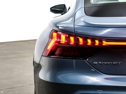 Used 2024 Audi e-tron GT Premium Plus image 15