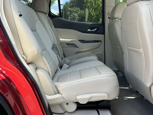 Used 2022 GMC Acadia Denali w/ Denali Technology Package FWD image 15