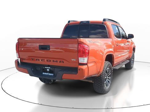 Used 2017 Toyota Tacoma SR5 w/ Tow Package RWD image 6