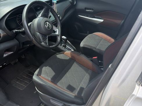 Used 2018 Nissan Kicks SR image 4