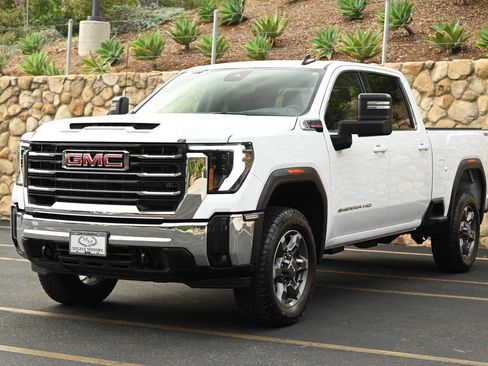 Used 2026 GMC Sierra 2500 SLE w/ SLE Value Package; AWD/4WD image 3