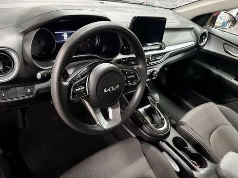 Used 2023 Kia Forte LXS image 9