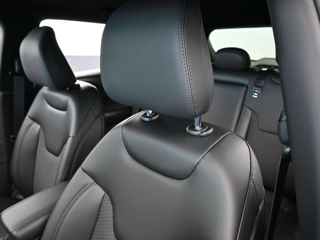 New 2026 Jeep Compass Latitude AWD/4WD image 16