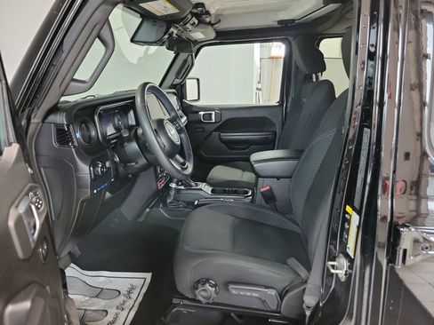 Used 2024 Jeep Wrangler Unlimited Rubicon 4xe image 2