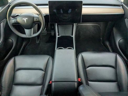 Used 2021 Tesla Model Y Long Range image 17