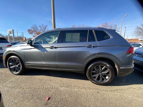 Certified 2022 Volkswagen Tiguan SE w/ Panoramic Sunroof Package image 4
