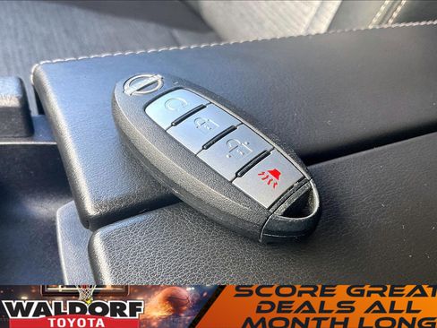 Used 2022 Nissan Rogue SV image 14