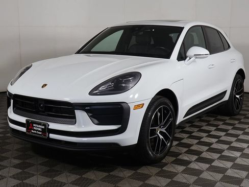 Used 2023 Porsche Macan AWD/4WD image 10