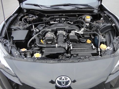 Used 2018 Toyota 86 image 14