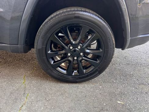 Used 2018 Jeep Grand Cherokee Altitude image 33