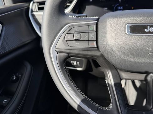 Used 2025 Jeep Grand Cherokee L Laredo RWD image 16
