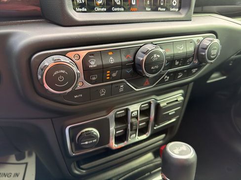 Used 2021 Jeep Wrangler Unlimited Sahara image 31