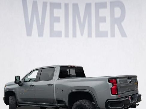 Used 2025 Chevrolet Silverado 2500 ZR2 AWD/4WD image 3