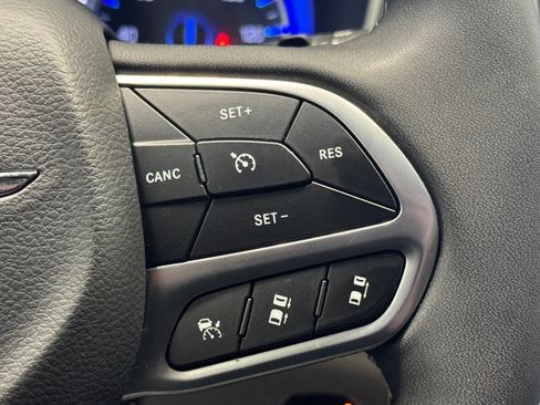 Used 2024 Chrysler Pacifica Touring-L FWD image 25