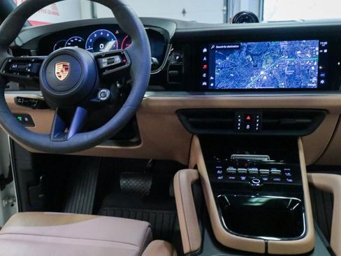 Used 2025 Porsche Cayenne Coupe image 28