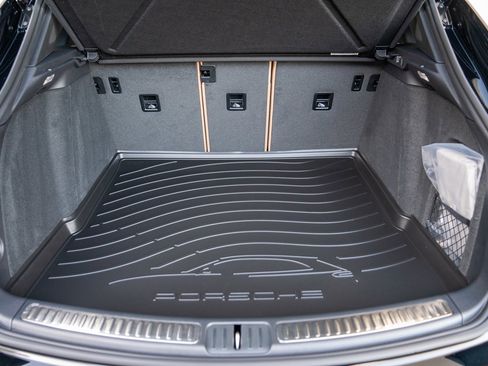 Certified 2026 Porsche Macan AWD/4WD image 27