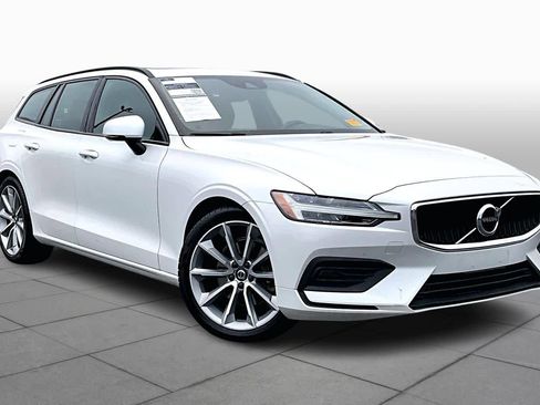 Used 2020 Volvo V60 T5 Momentum image 3