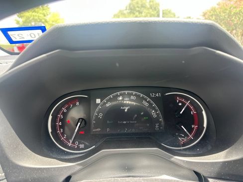 Used 2025 Toyota RAV4 XLE w/ Convenience Package FWD image 3