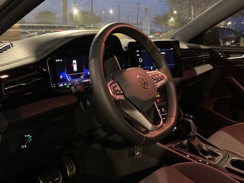 Used 2025 Volkswagen Jetta Sport image 8