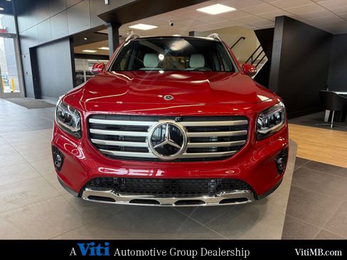 Used 2026 Mercedes-Benz GLB 250 4MATIC image 3