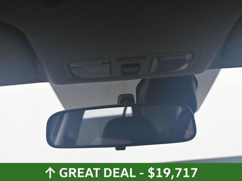 Used 2025 Hyundai Venue SEL FWD image 36
