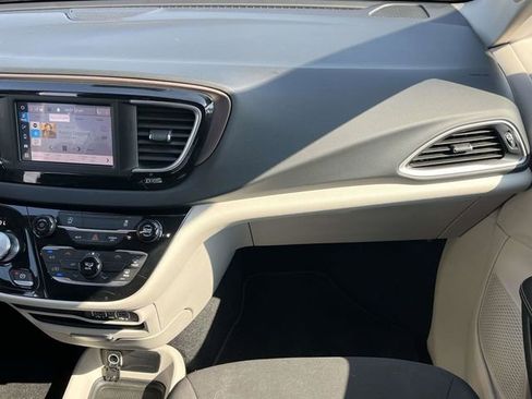 Used 2023 Chrysler Voyager LX FWD image 18