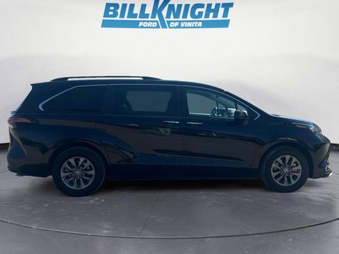 Used 2024 Toyota Sienna XLE image 6