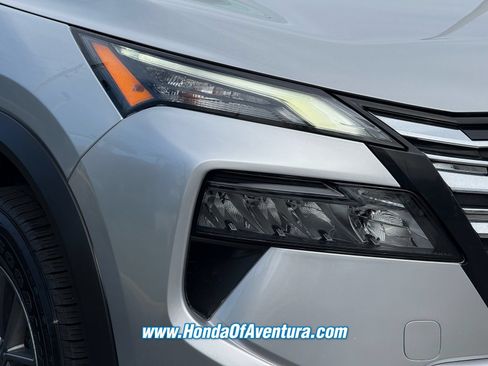 Used 2024 Nissan Rogue S AWD/4WD image 8