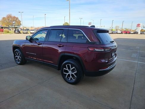 Used 2024 Jeep Grand Cherokee Limited image 5