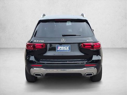 Used 2025 Mercedes-Benz GLB 250 4MATIC image 7