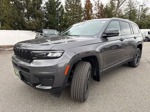 New 2025 Jeep Grand Cherokee L Altitude image 3