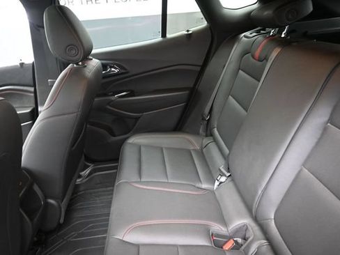 Used 2024 Chevrolet Trax RS w/ Sunroof Package FWD image 22
