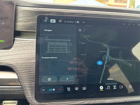 Used 2023 Rivian R1S Launch Edition image 23