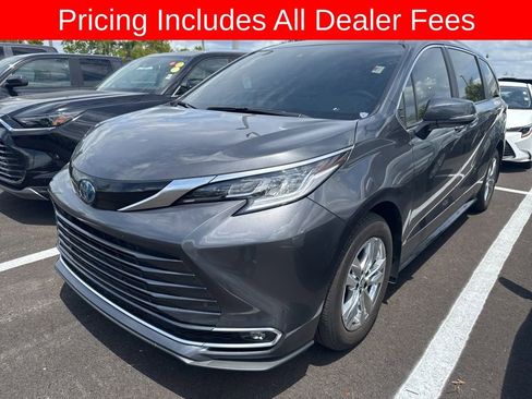 Used 2025 Toyota Sienna Limited AWD/4WD image 1